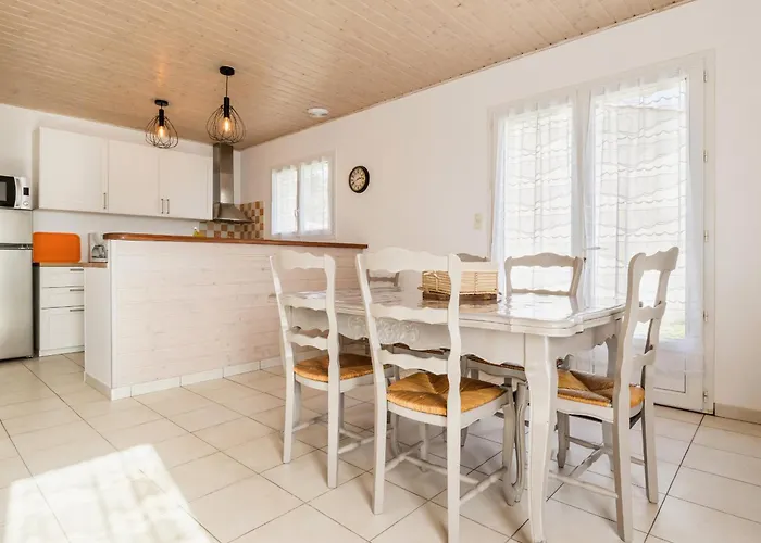 Maison traditionnelle, proche plages, WIFI, jardin - FR-1-306-1319