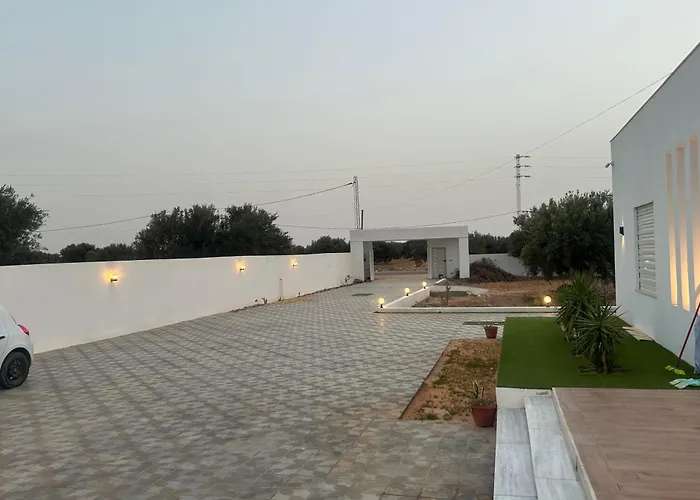 Villa Haute standing à coté plage Hassi jerbi