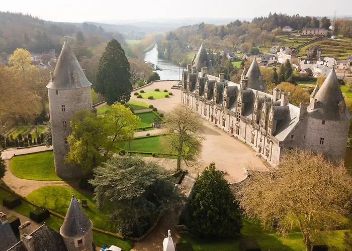 Petite Maison de ville face au château et du canal