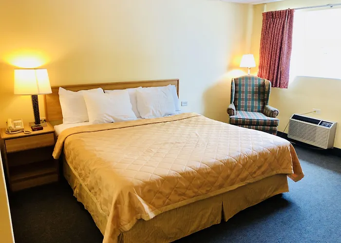 Airport Hotel: Hampton Inn