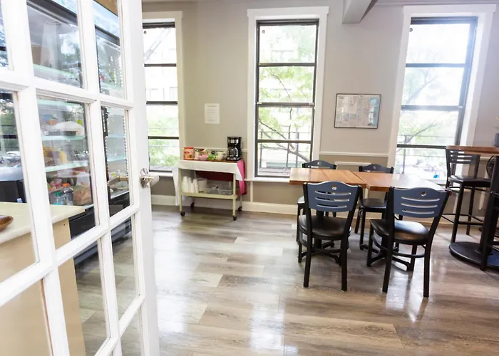 Hostel: Chicago Parthenon Hostel