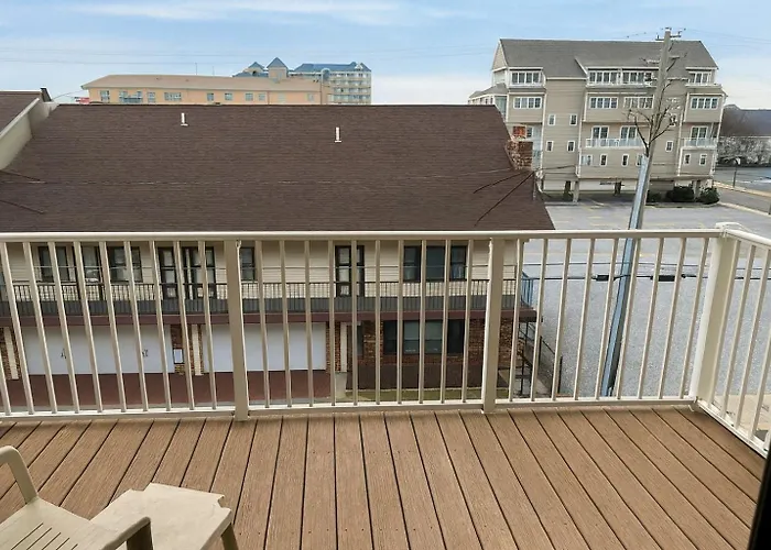 Hotel near College: Boardwalk One