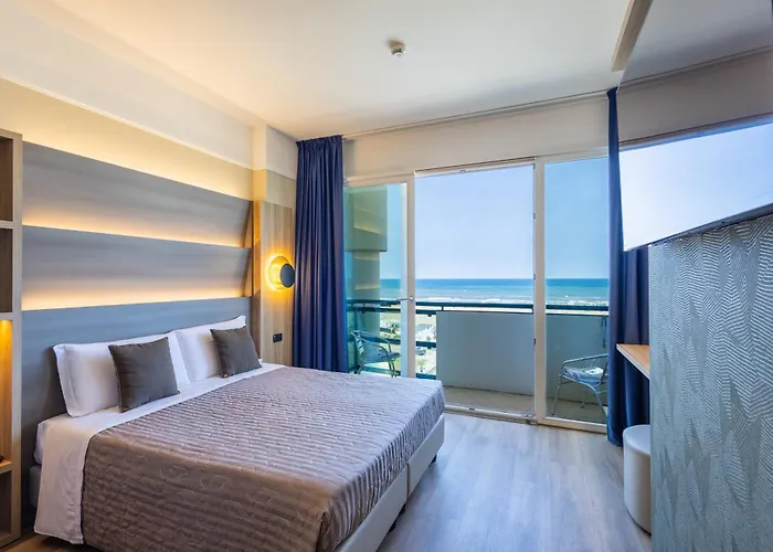 Hotel Con Piscina Palm Beach B&B Sea View