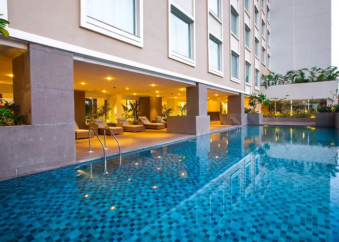 Hotel near College: Lemon Tree Premier City Center Pune