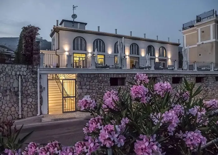 Klaton Beach Hotel