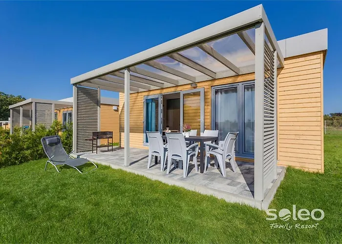 Villa: Soleo Family Resort - Domki W Rewalu 3 Min Od Morza - 3 Baseny, 5 Jacuzzi, Sauna, Animacje, Malpi Gaj, 3 Sale Zabaw, 4 Place Zabaw, 2 Restauracje