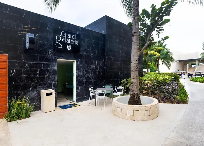 Beach hotel: Grand Palladium Select Costa Mujeres