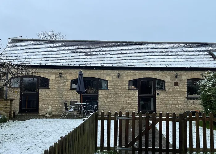 Pet Friendly hotel: Stable Cottage, Oxfordshire