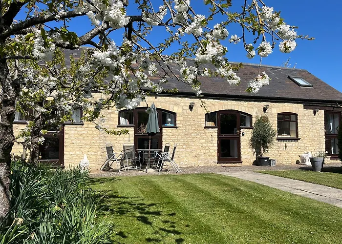 Pet Friendly hotel: Stable Cottage, Oxfordshire