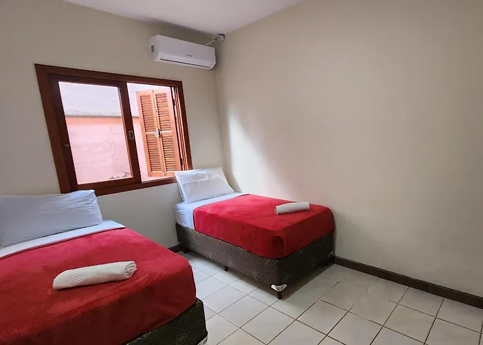 Partiu Praia SC- Piscina, Ar condicionado, wi-fi, duas quadras da praia e centrinho