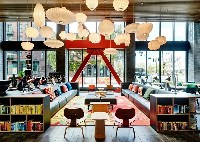 Central hotel: Citizenm Seattle Pioneer Square