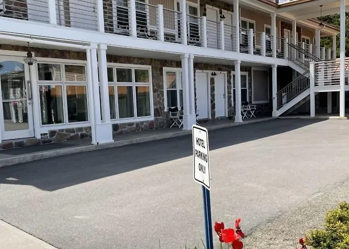 Lake Front Hotel