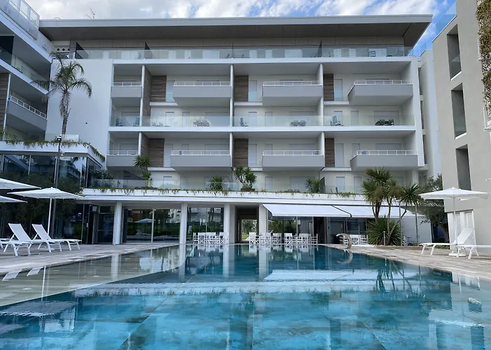 Hotel Con Piscina Youmami Suite Wellness&Spa