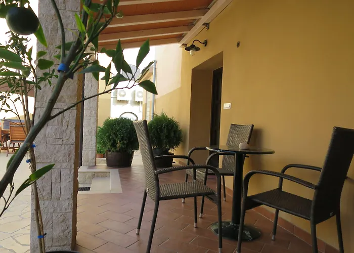 Hotel near College: Mimoza Old Town Pula Apartments