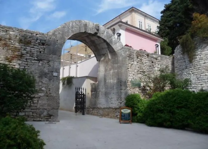 Hotel near College: Mimoza Old Town Pula Apartments