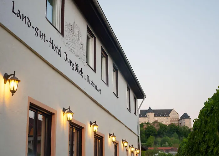 Land-gut- BurgBlick
