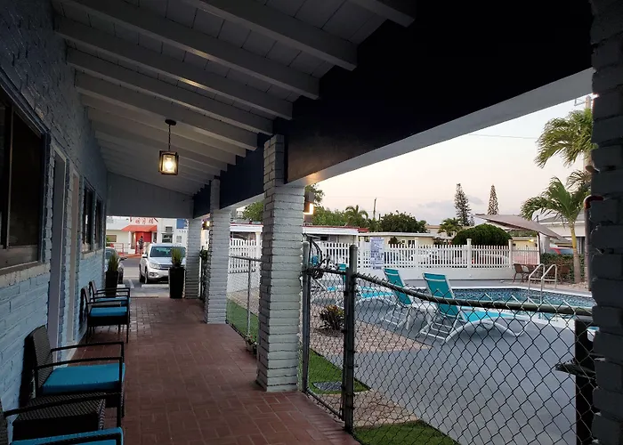 Hotel: Hollywood Gardens Inn & Suites