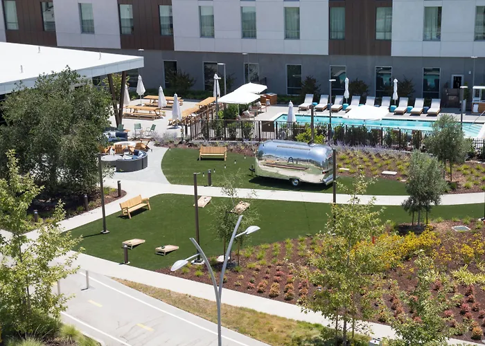 Hotel: The Ameswell Hotel