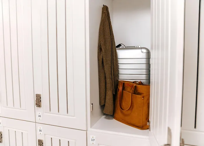 Hotel near College: Cache House