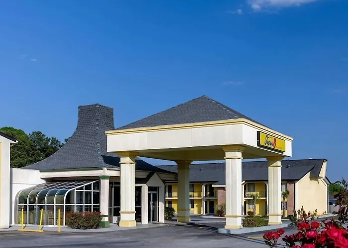 Family Hotel: Super 8 By Wyndham Mcdonough Ga