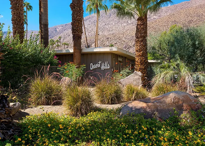 Motel: Desert Hills - 21 And Over (Adults Only)