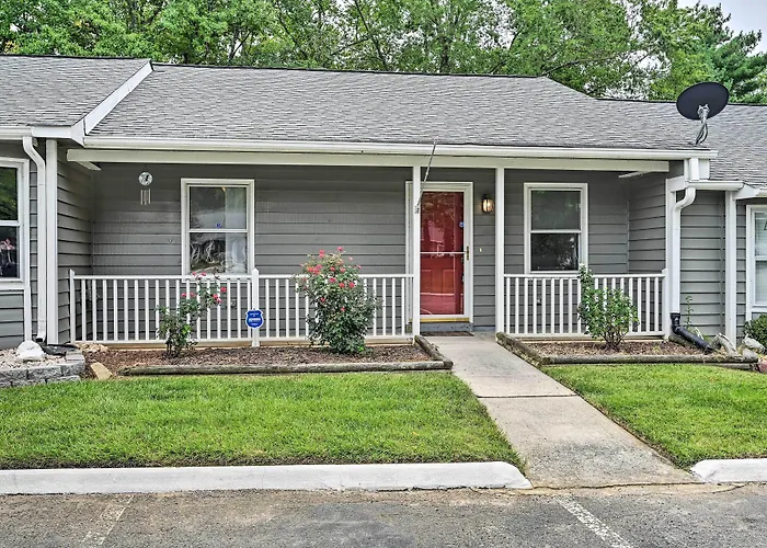 Lovely High Point Abode ~ 2 Mi To University!