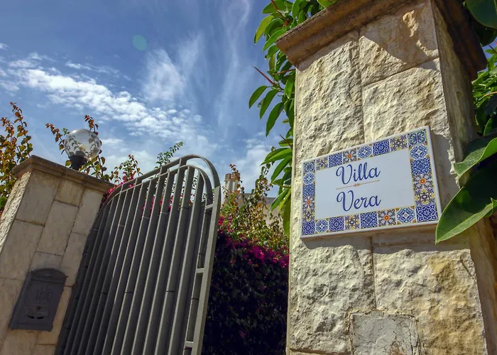 Villa Vera, accesso al mare, vista Castello, AC