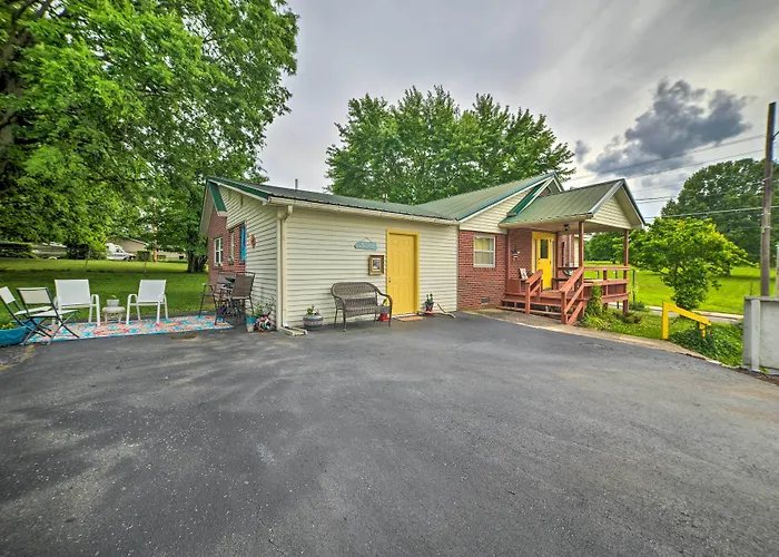 Pet-Friendly Mini Apt With Patio, Walk To Dtwn!