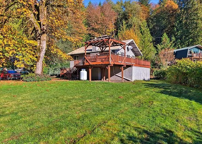 Beautiful Cabin Rental With Private Hot Tub On The Skykomish River In Washington