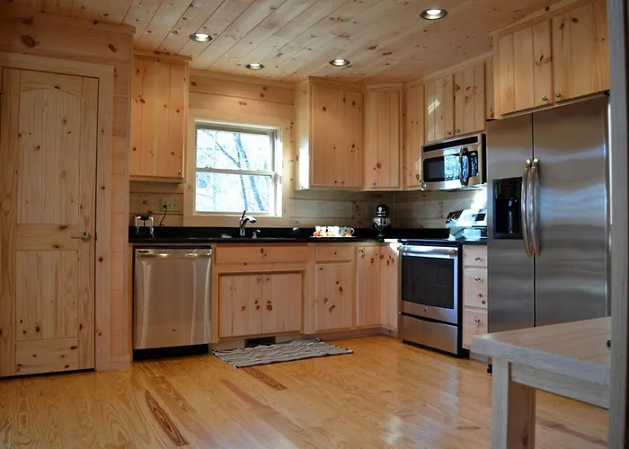 Beautifully Equipped Cabin For Luxury Getaway Near Asheville, North Carolina