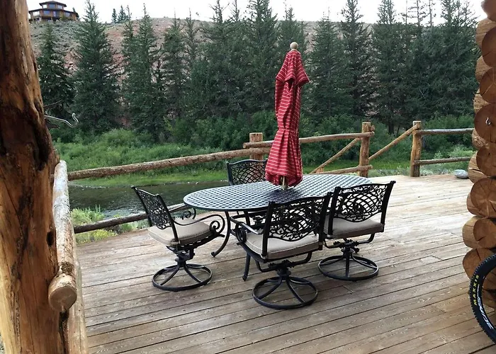 Rustic Riverside Cabin With Hot Tub In Dubois, Wyoming