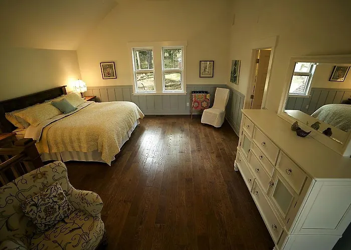 Luxury Cabin Rental In The Cascade Mountains Near Crater Lake, Southern Oregon
