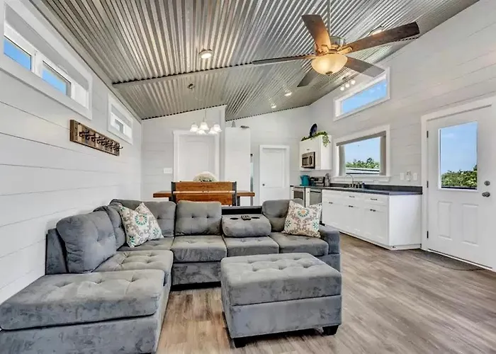 Amazing Glamping Vacations In This Riverside Cottage In Llano, Texas