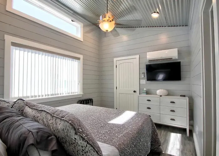 Amazing Glamping Vacations In This Riverside Cottage In Llano, Texas