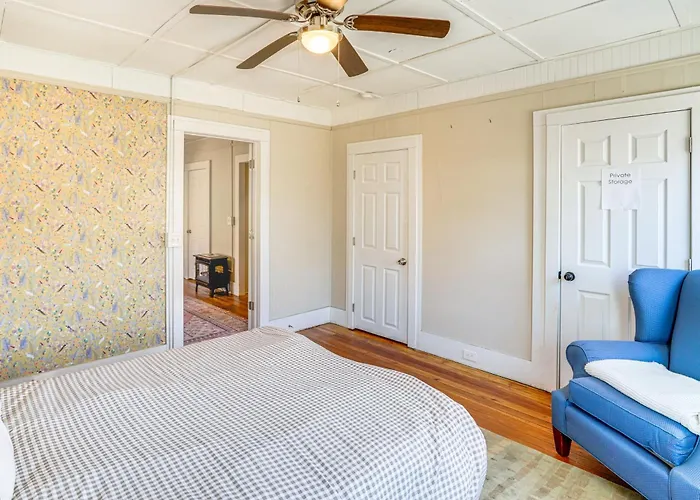 Walk To Dtwn Hudson: Cozy Upstate Apartment