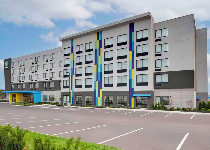 Pet Friendly hotel: Tru By Hilton Toronto Airport West