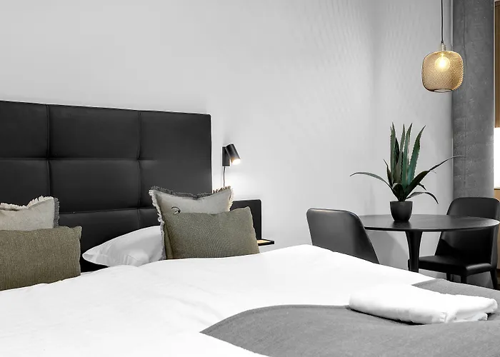 Hotels Close to Airport Vera