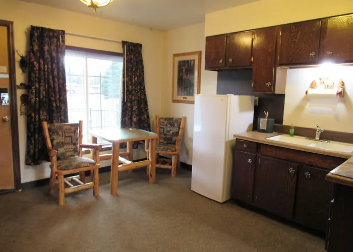 The Woodsman Country Lodge Motel