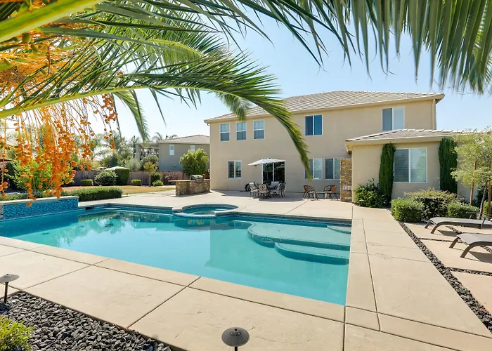Luxe Roseville Home W/ Pool & Hot Tub!