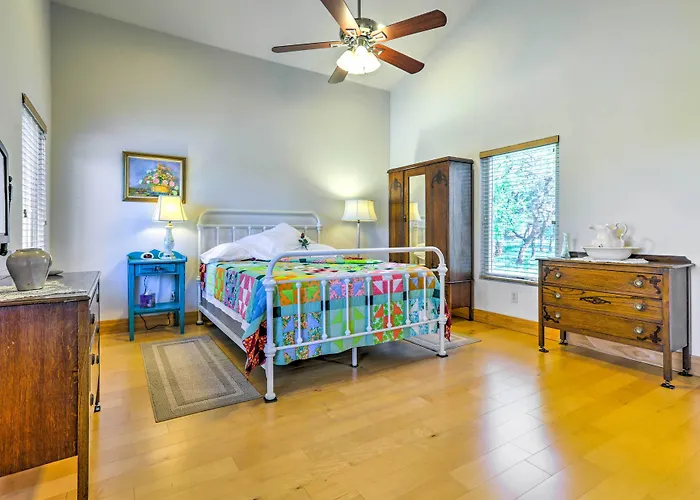 Johnson City 'Valley View' Hill Country Retreat