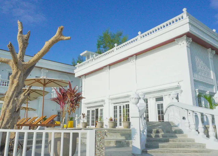 Gili Beachfront Suites