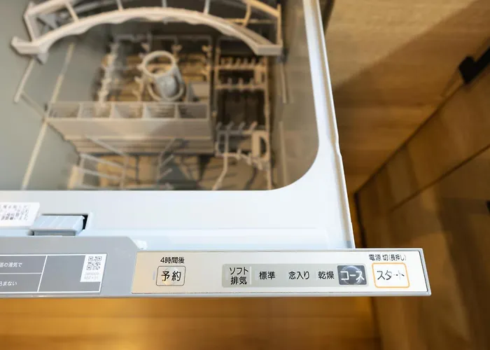 7 Min Walk From Jr Yamanote Line Uguisudani Spacious 4-Bedroom House Near Ueno & Asakusa With Parking