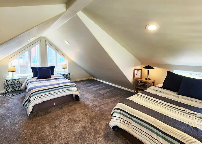 Ocean Front Cottage! Dog Friendly! - Beach Nut