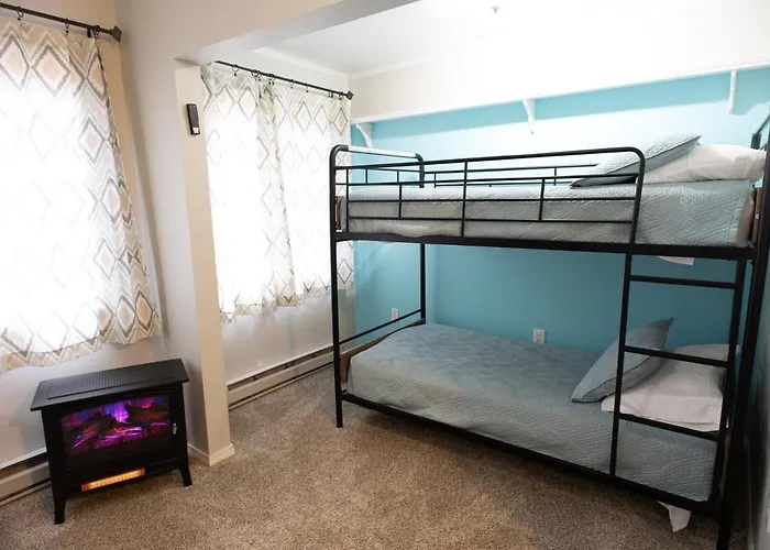 5 Acres, Pool, Hot-Tub, Zipline, Firepit, Arcade, Bbq, Shuffleboard