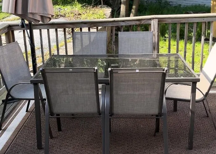 Family-Friendly Retreat Near Manistee Riverwalk