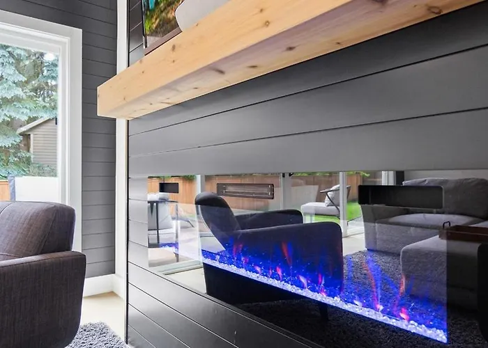 Lake, Hot Tub, Golf Retreat
