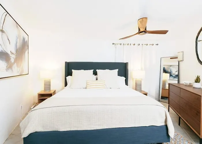 Luxury Oceanview Villa Walk To Beach & Dining