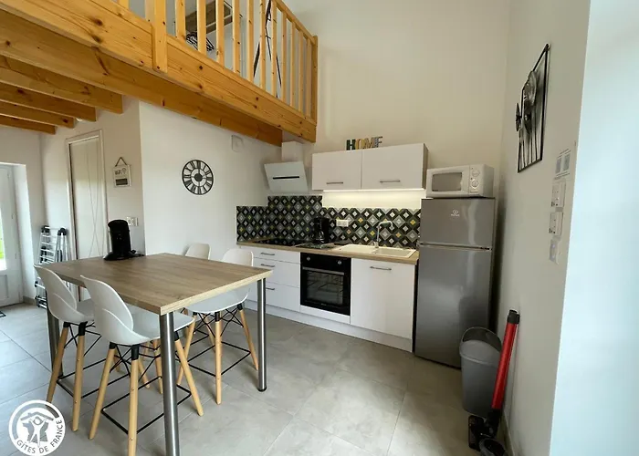 Spacieux Gîtes en Vendée avec Piscine Chauffée - FR-1-426-596