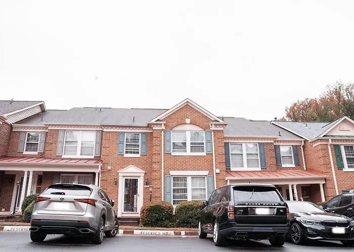 Cozy Springfield Townhome , Wifi , Pet Friendly