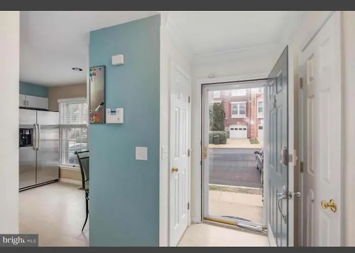 Cozy Springfield Townhome , Wifi , Pet Friendly